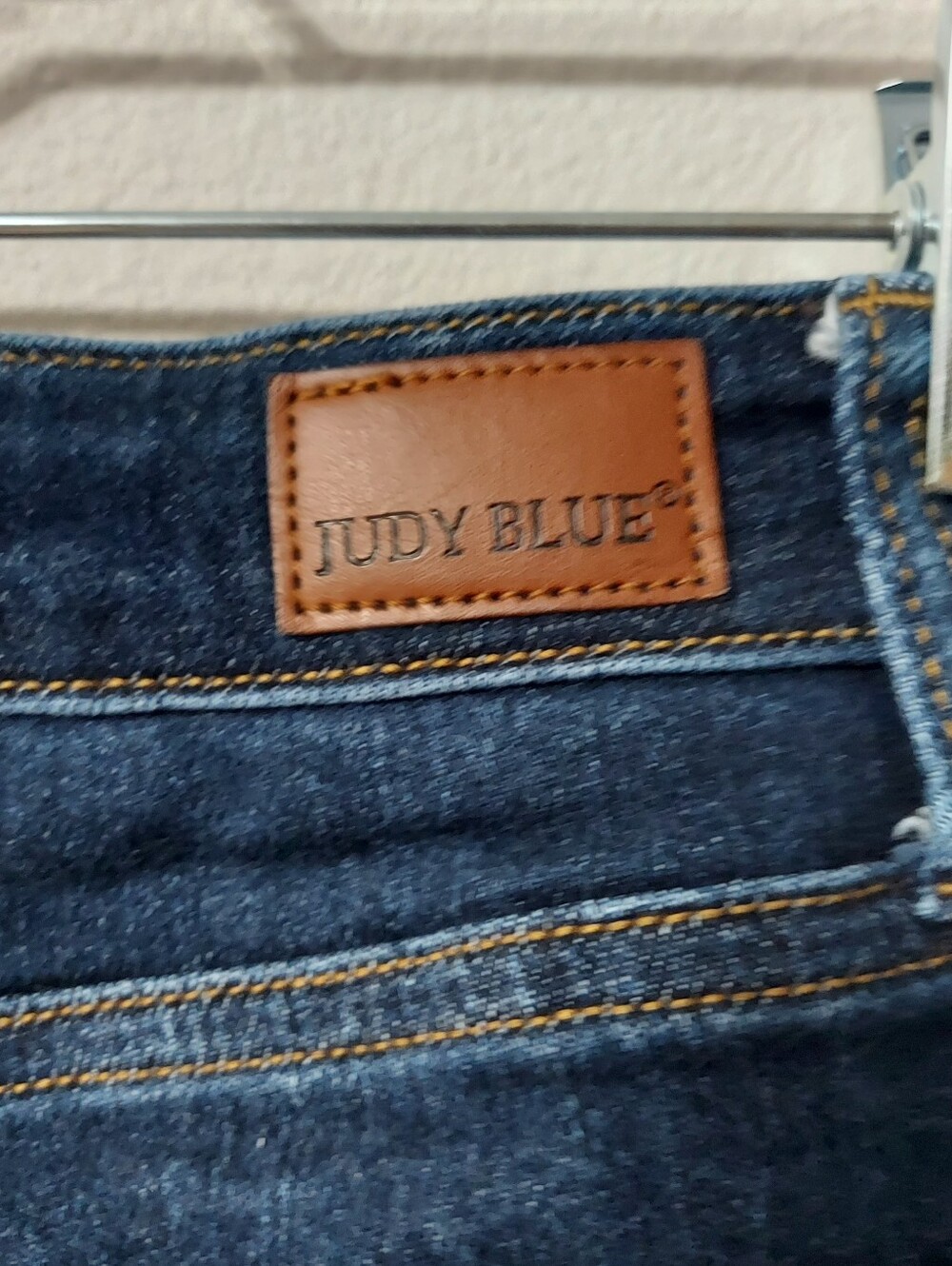 Judy Blue Dark Wash Wide Leg Cropped Raw Hem Size 3/26 - Picture 6 of 10